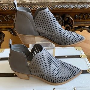 Dolce Vita Women’s Leather upper Sher Heel booties